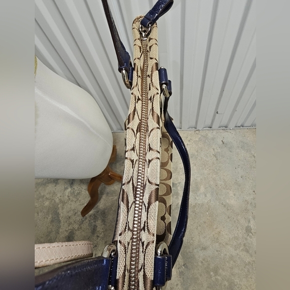 NEW AUTHENTIC COACH TOTE BAG JACQUARD SIGNATURE C WITH BLUE PATENT LEATHER TRIM - Picture 12 of 16